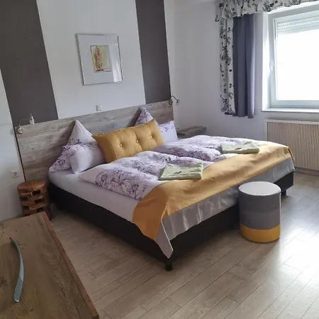 Elisabeth Am Elberadweg