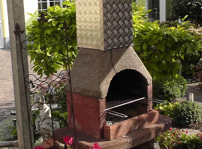 Elisabeth Am Elberadweg 3*