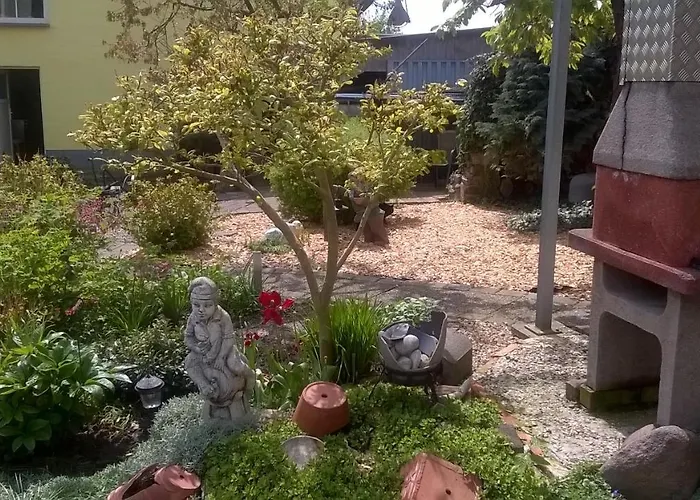 ゲストハウス Elisabeth Am Elberadweg 3*